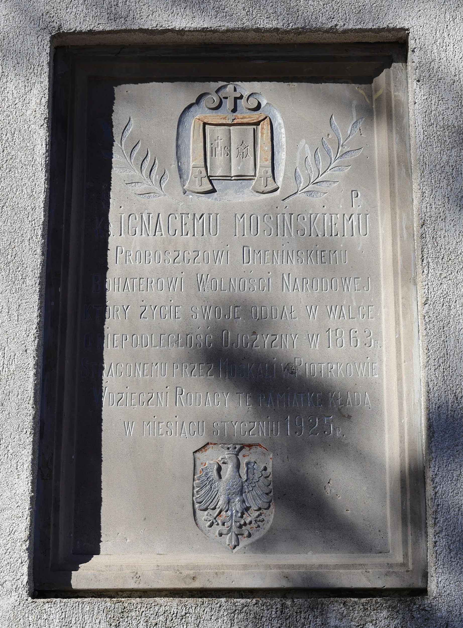 Tablica upamiętniająca księdza Ignacego Mosińskiego, uczestnika walk o niepodległość Polski w 1863 roku.