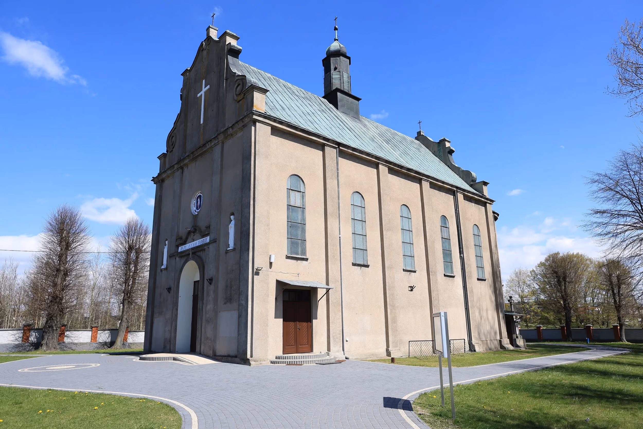 Kościół pw. Wszystkich Świętych i przykościelny cmentarz w Jedlnie Pierwszym