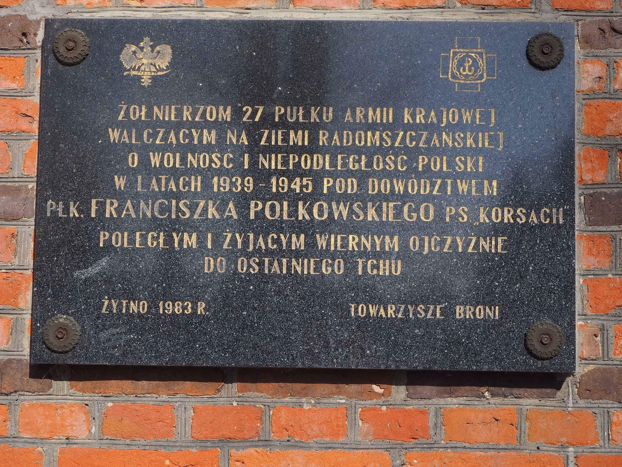 Tablica pamiątkowa poświęcona żołnierzom 27 Pułku Armii Krajowej walczącym na ziemi radomszczańskiej.