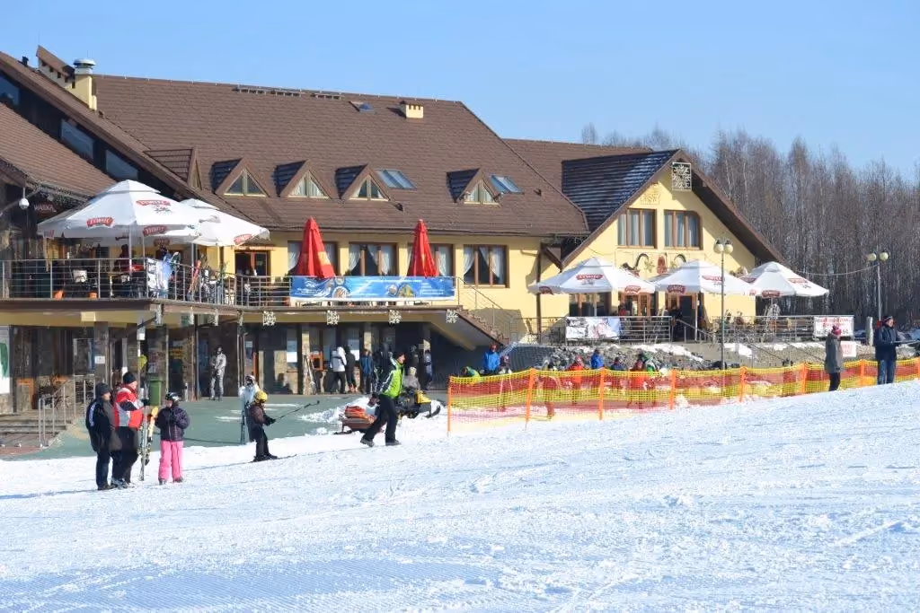Ośrodek Góra Kamieńsk – stacja dolna stoku narciarskiego, restauracja i infrastruktura dla narciarzy w województwie łódzkim.