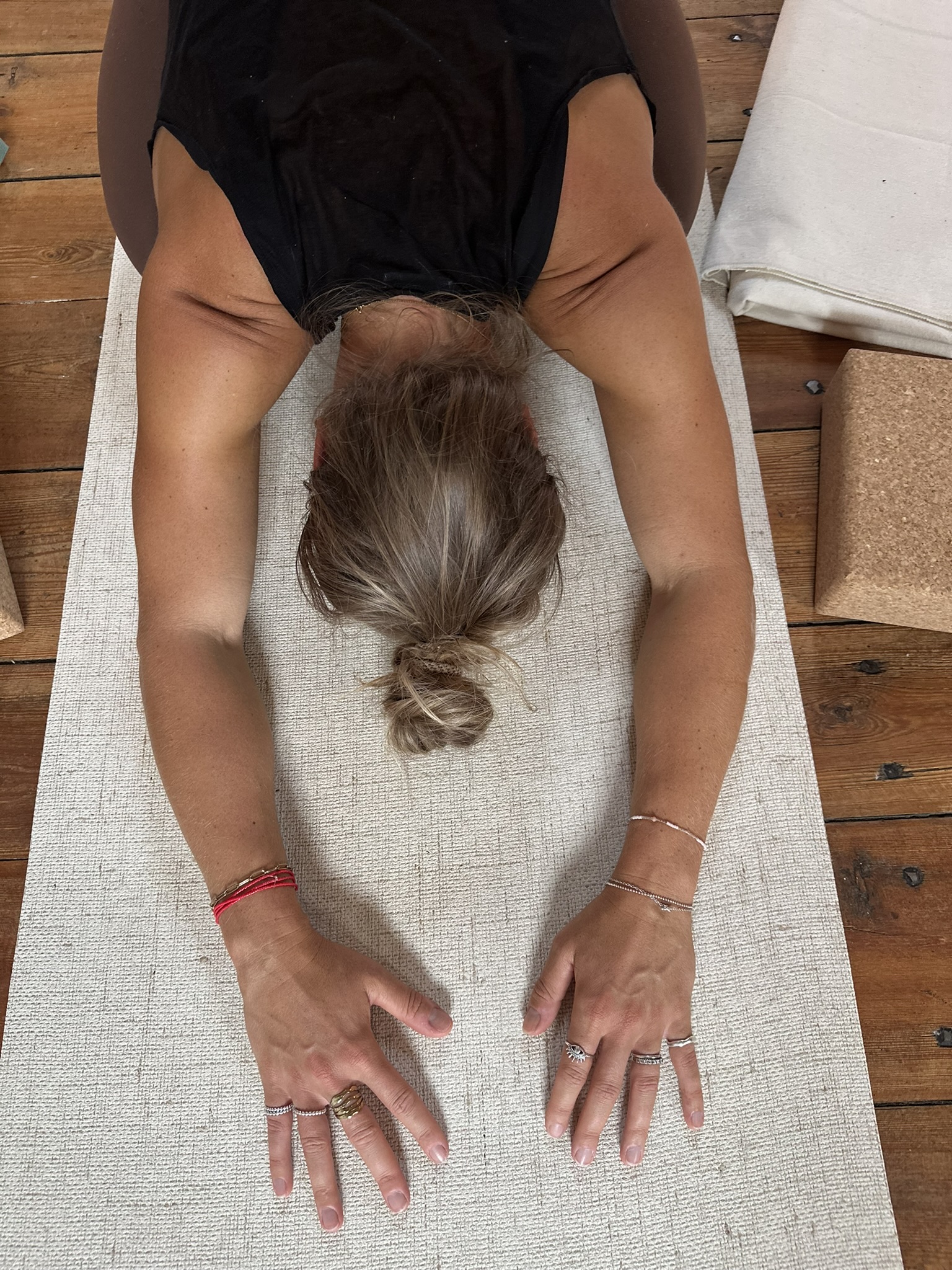 Akroyoga i gymnastiksalen på Brevenshus