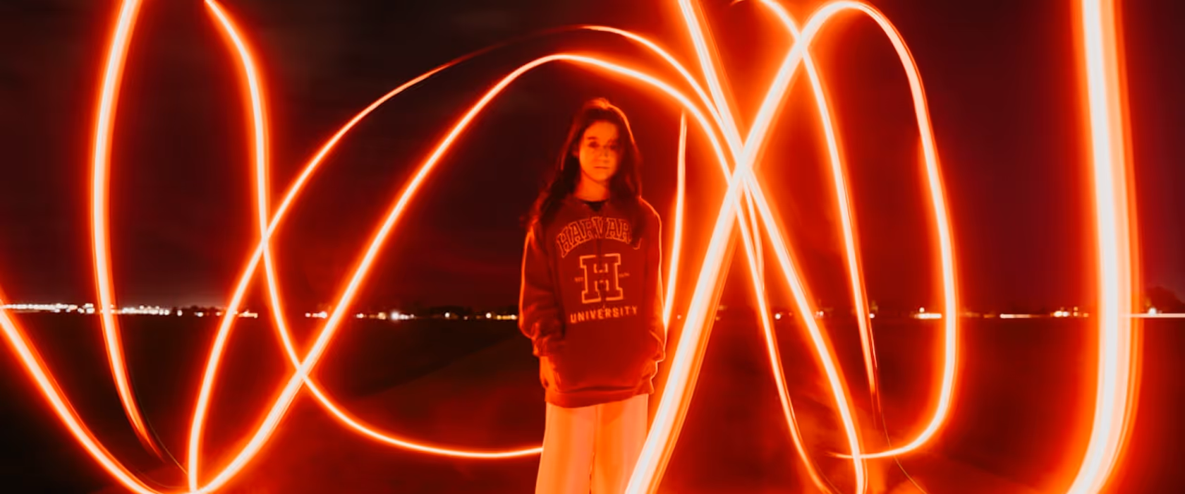 Die Designbranche verkauft Templates als Maßarbeit. SXLVX macht das Gegenteil — und erklärt warum Ehrlichkeit der beste Vertrieb ist.