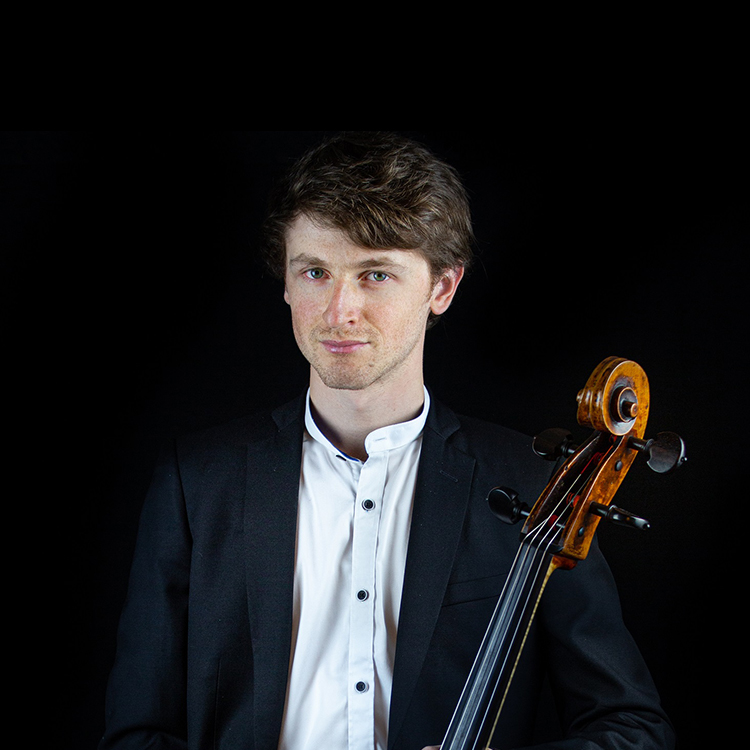 Portrait of Jérémy Garbarg, cellist and graduate of the Pernoo School of Musical Performance