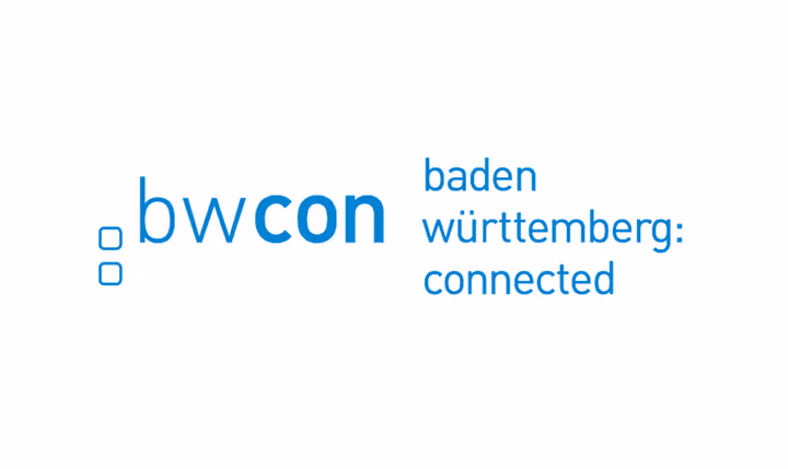 Logo von bwcon mit dem Text baden württemberg: connected in blau.