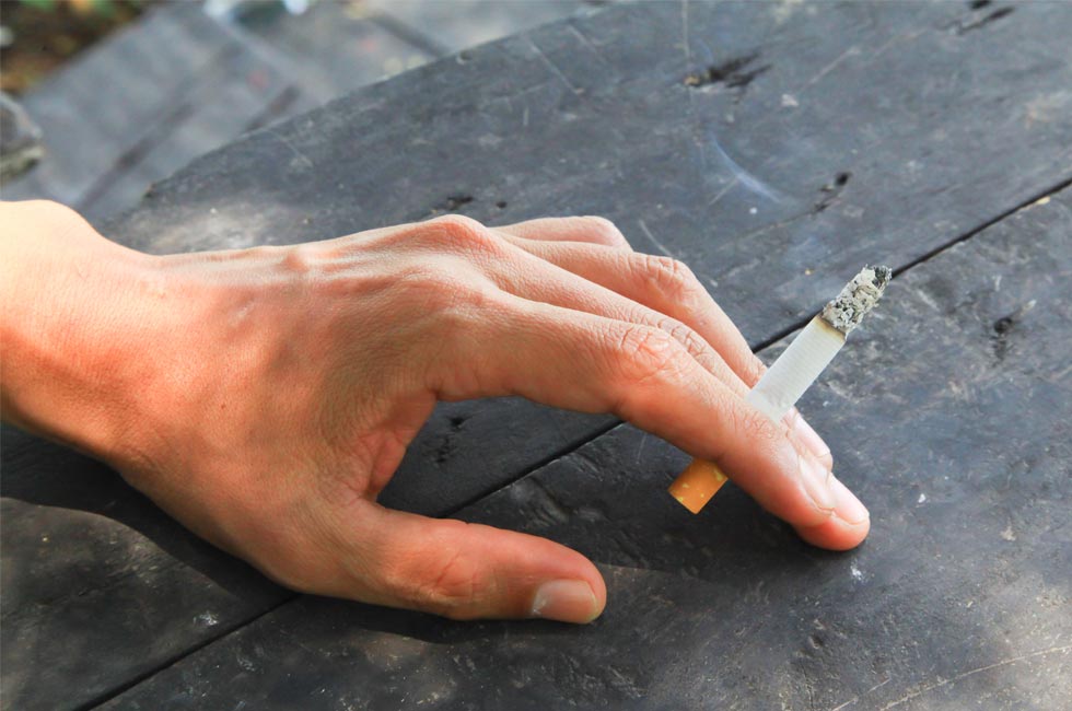 quit-smoking-to-save-your-teeth