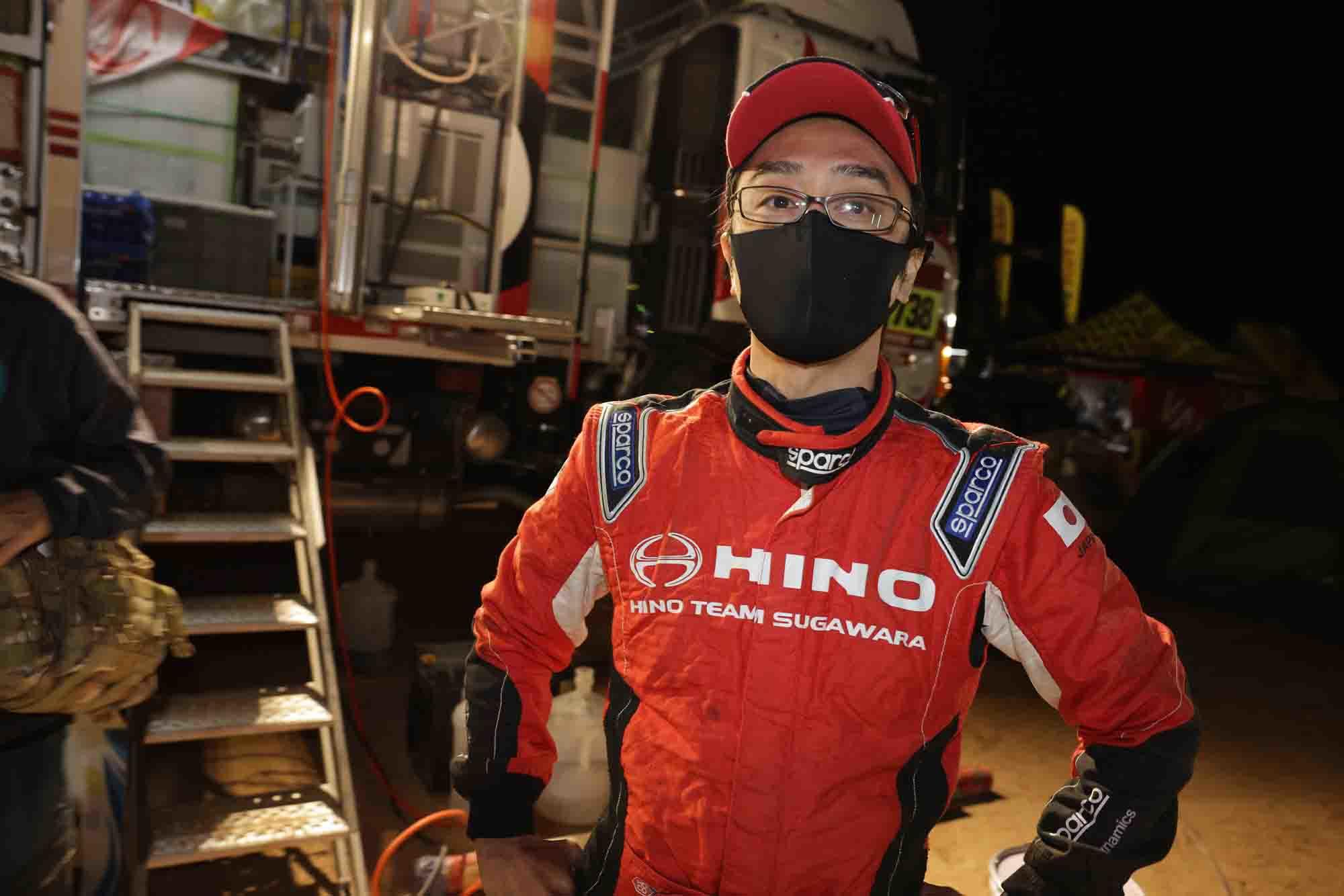 Teruhito Sugawara gives instructions on repairs