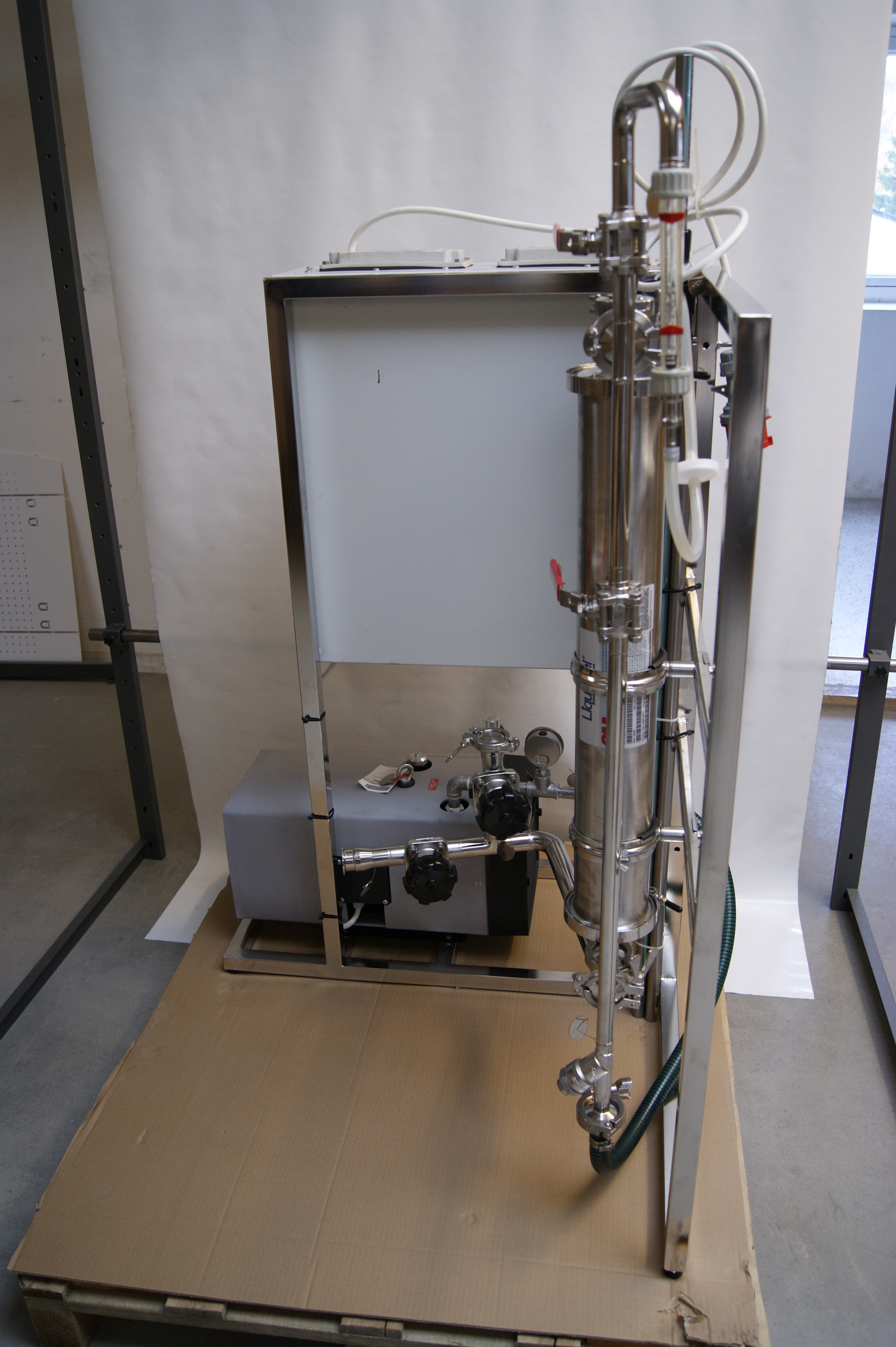 Skid-mounted membrane degassing system designed and built by Damgaard Solutions for GE Healthcare Norway