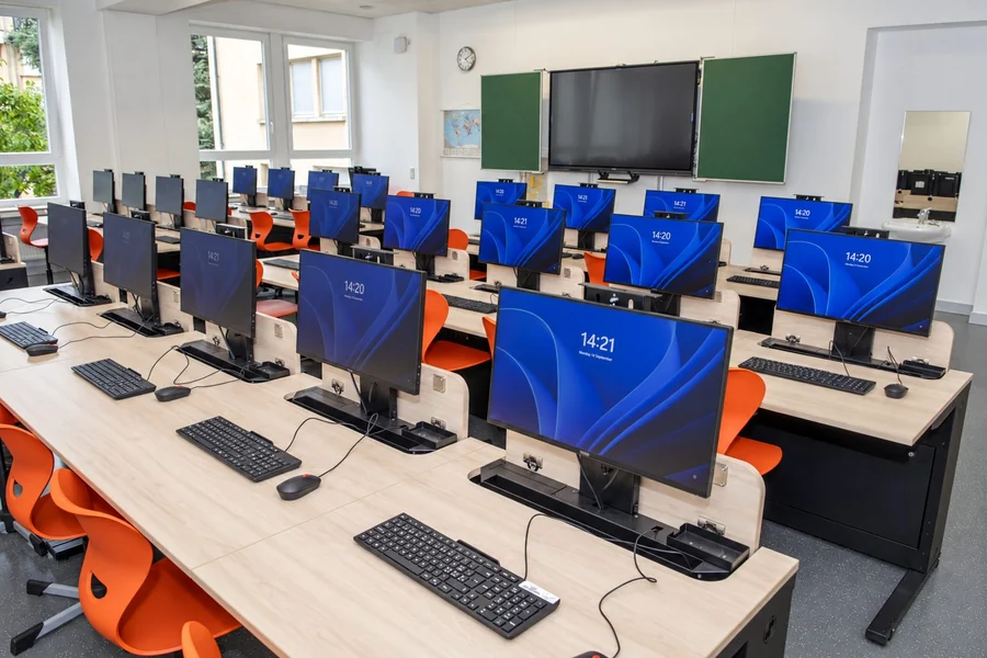 Computerraum der Ecole Privée Fieldgen in Luxemburg