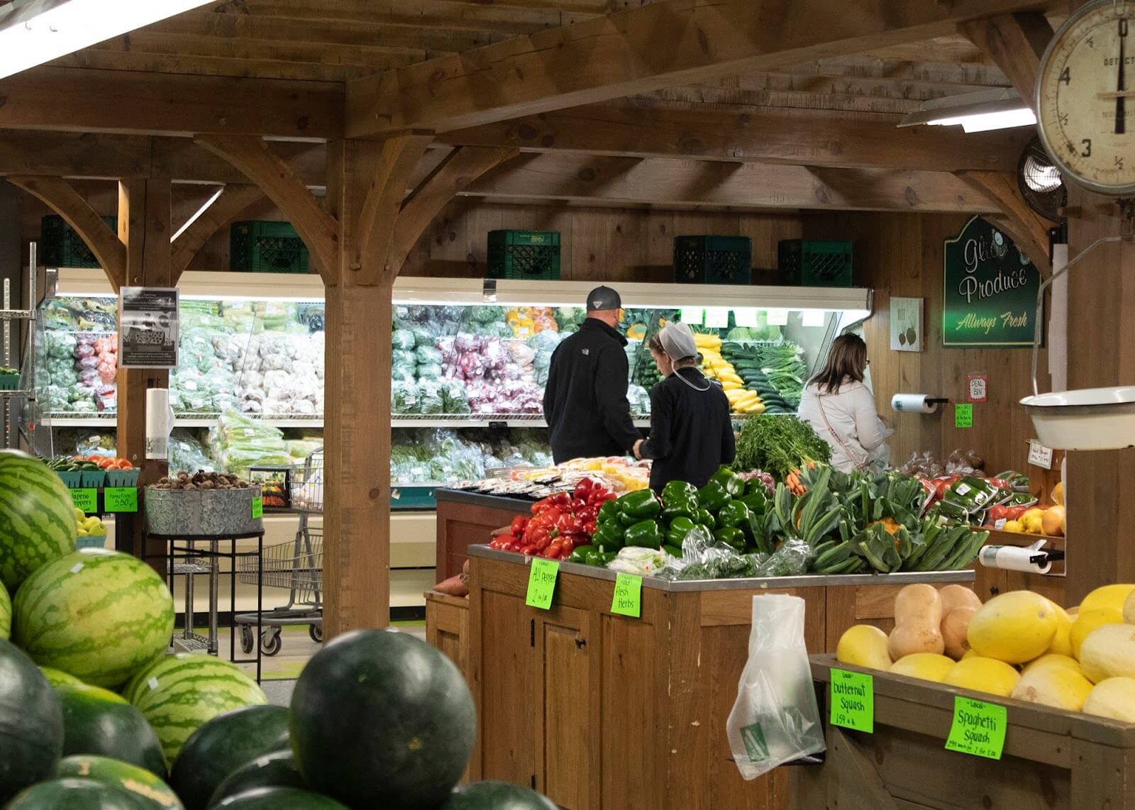 People shopping for fresh produce at the Markets at Shrewsbury, part of the Amish County tour