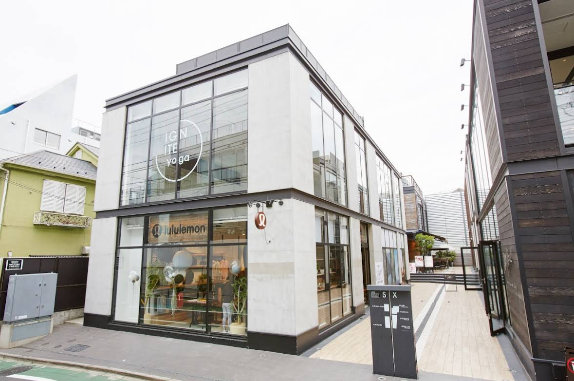 image of people gathering (for a mosque)