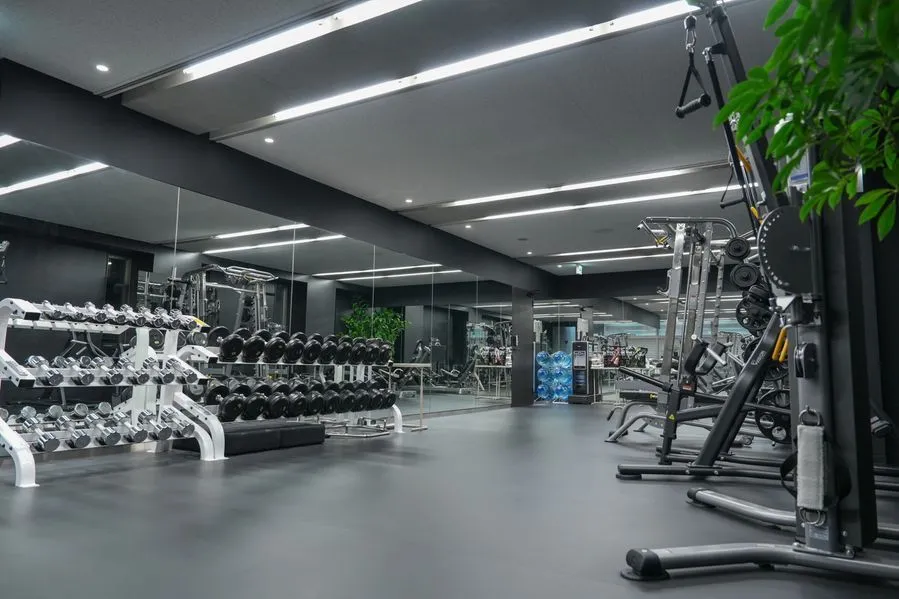 <subject>[background image] image of a busy downtown area (for a mobility and transportation)</subject>