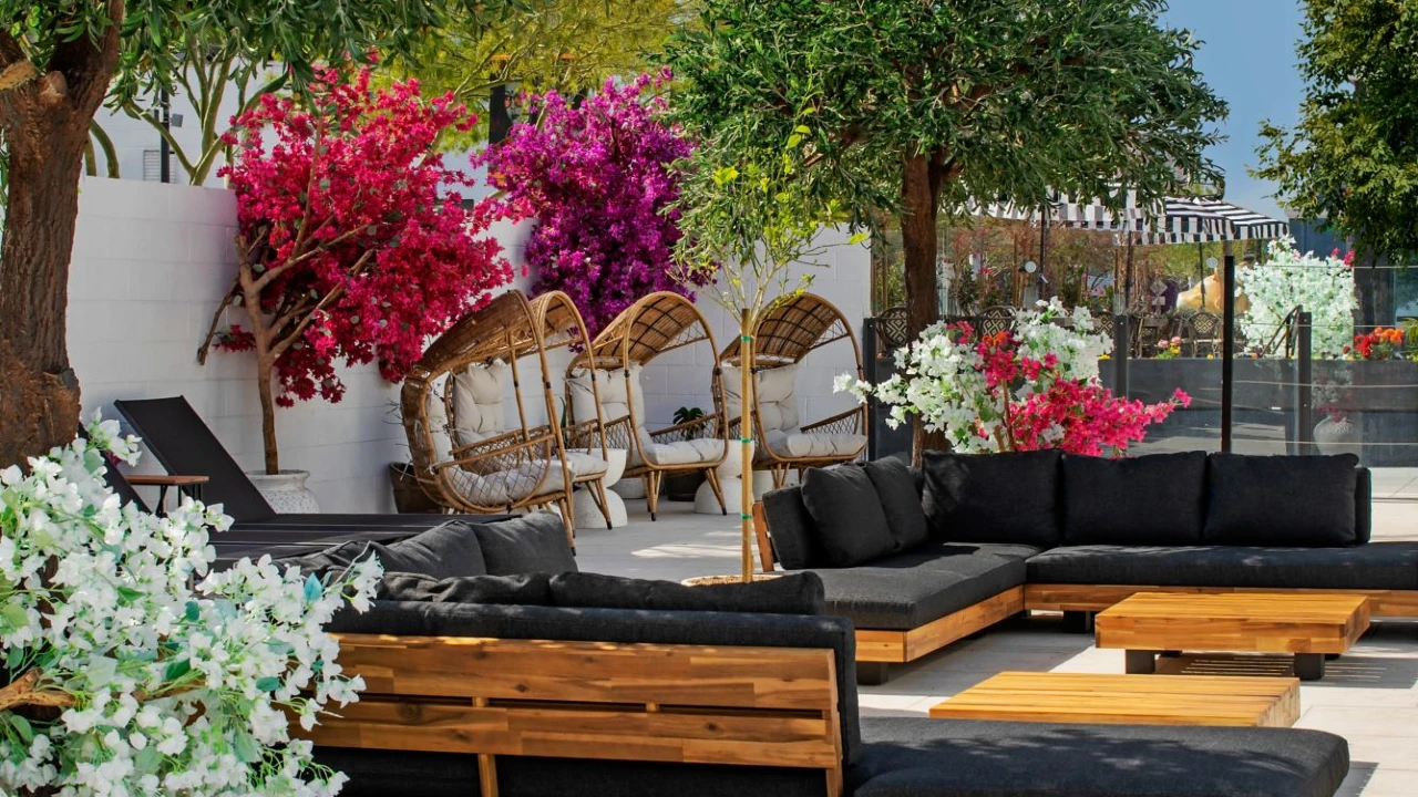 The English Hotel | Pool Area