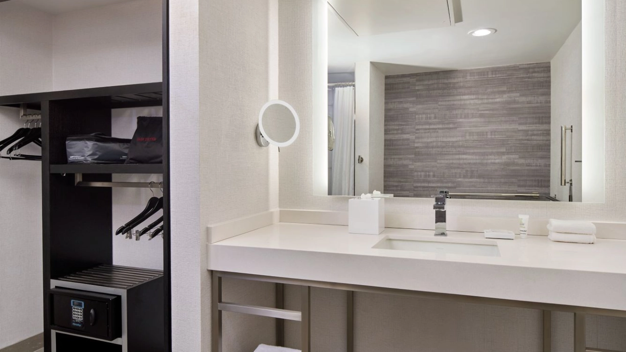 Suite Bathroom at Las Vegas Marriott