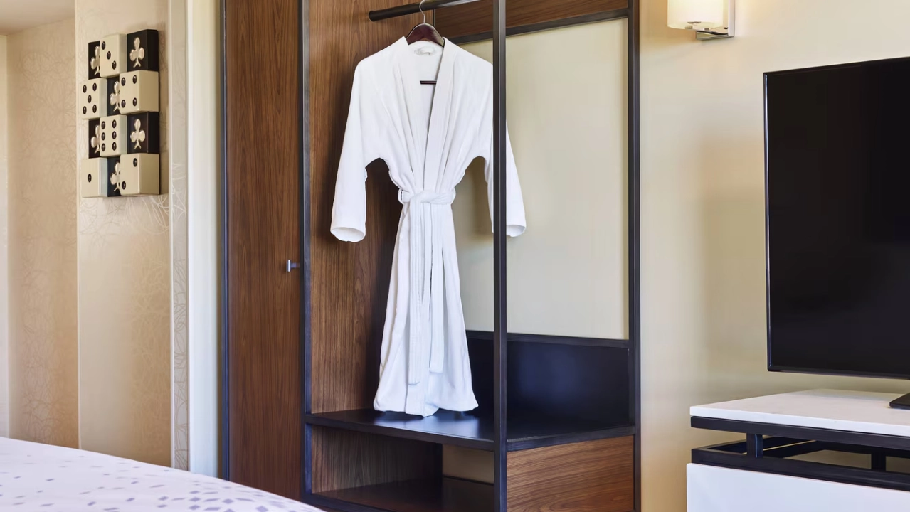 Guest Room Amenities at Renaissance Las Vegas Hotel