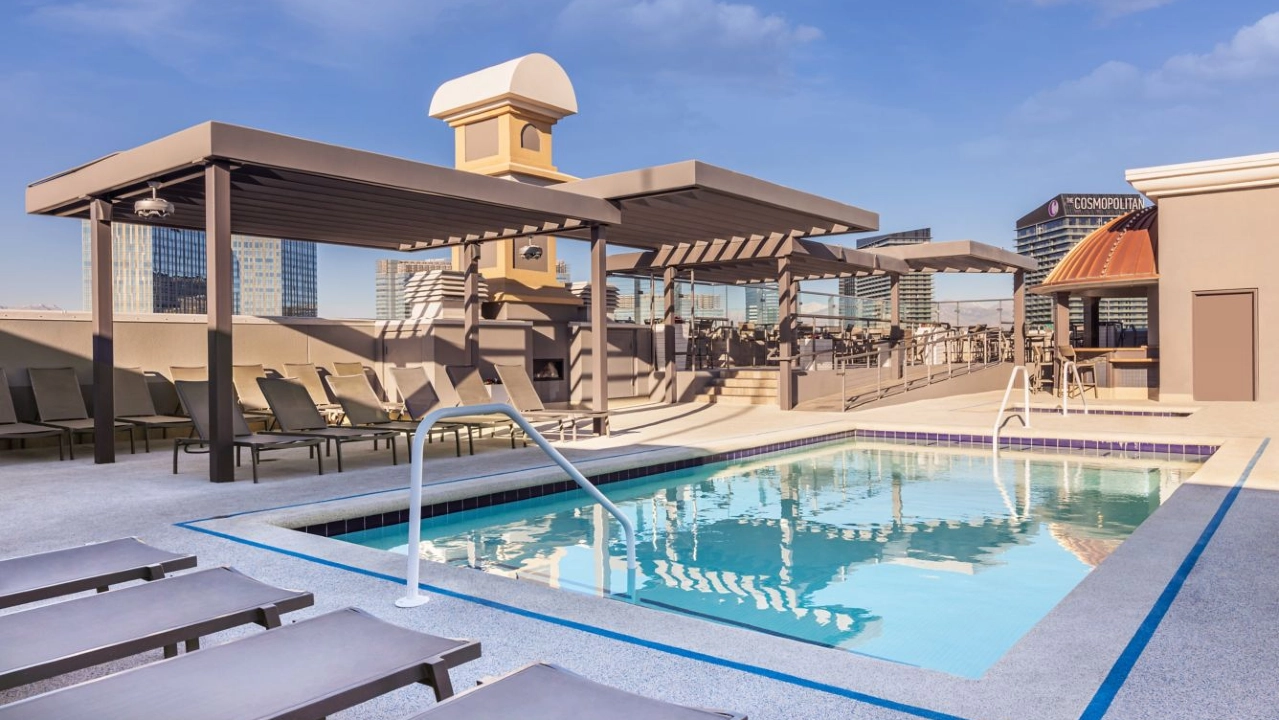 38 Skybar Pool at Marriott's Grand Chateau