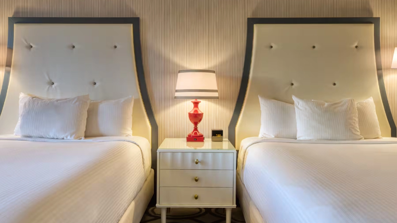 Bordeaux Room Two Queens Attraction View at Paris Las Vegas