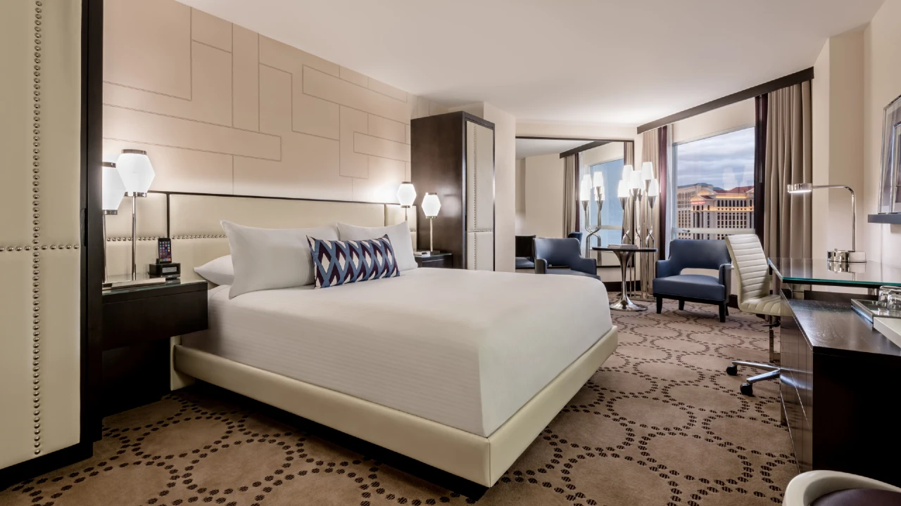 Valley Deluxe Room King Strip View at Harrah's Las Vegas