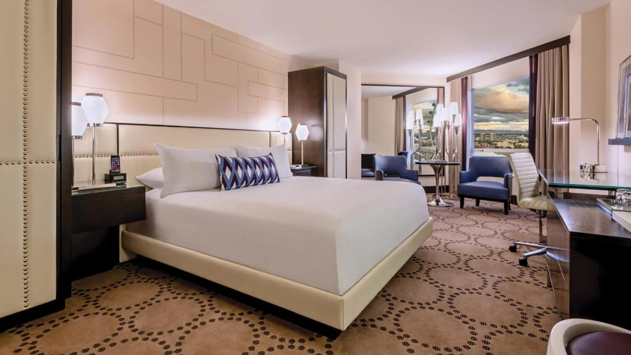 Valley Deluxe Room King City View at Harrah's Las Vegas