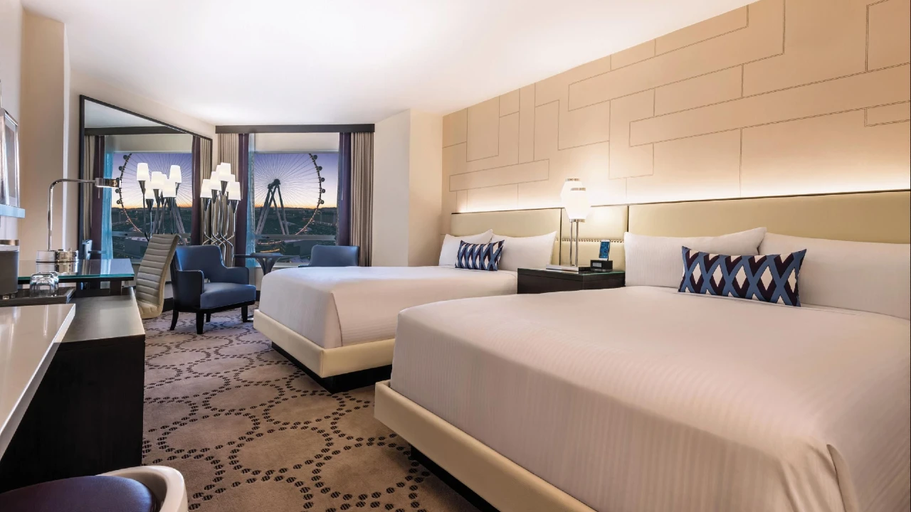 Valley Deluxe Room Two Queens Attraction View at Harrah's Las Vegas
