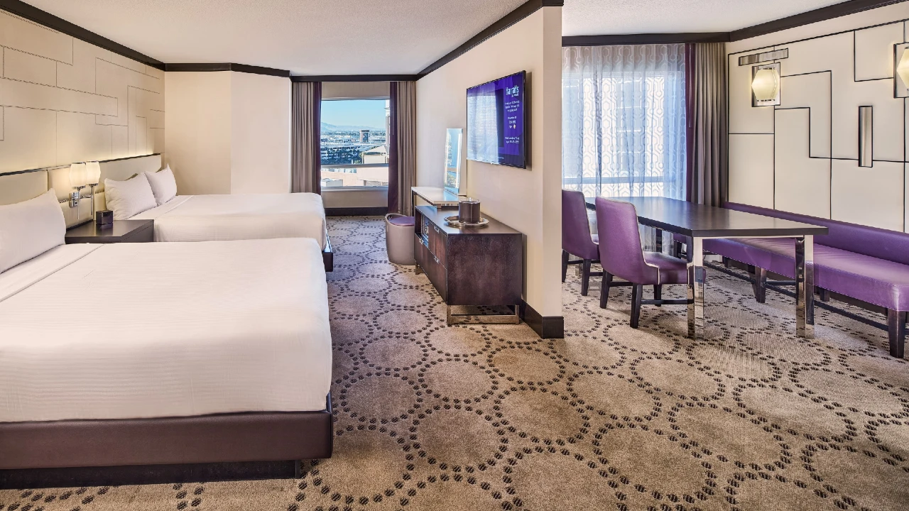 Valley Studio Two Queens at Harrah's Las Vegas