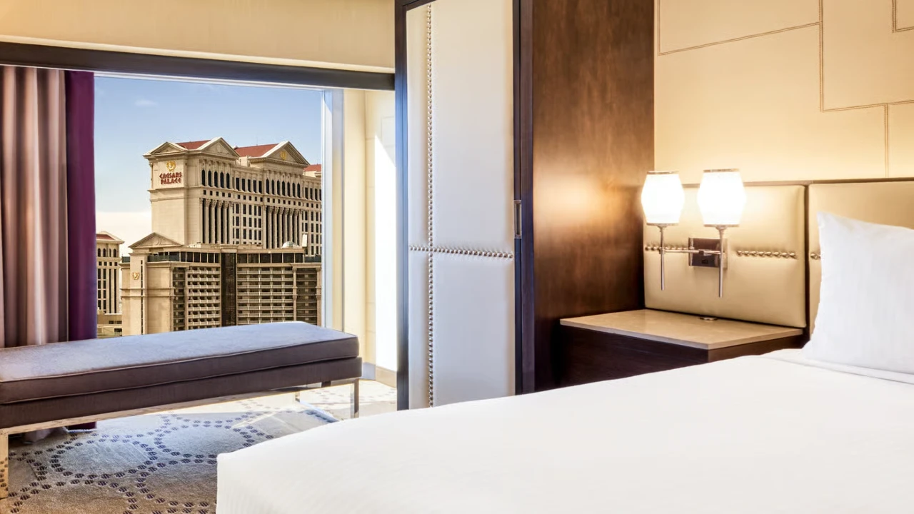 Mountain Deluxe Room King Strip View at Harrah's Las Vegas
