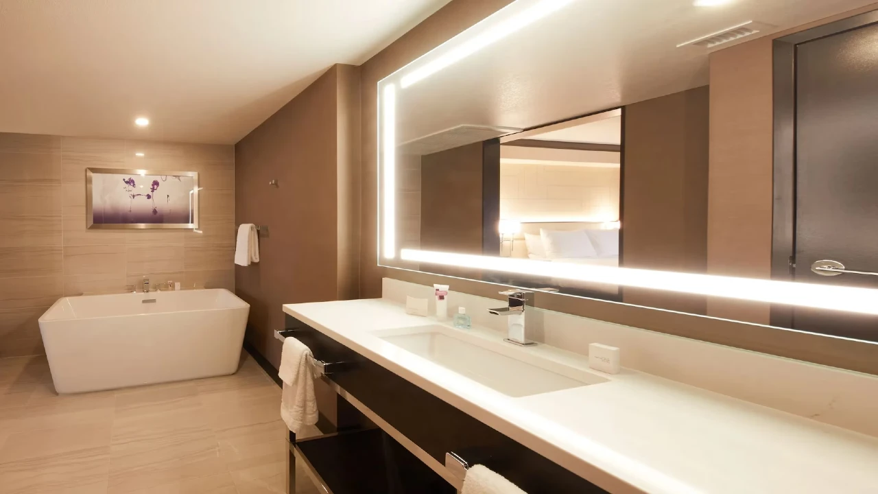 Mountain Executive Suite Two Queens at Harrah's Las Vegas