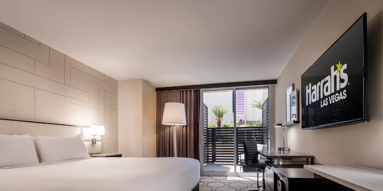 Mountain Deluxe Cabana King at Harrah's Las Vegas