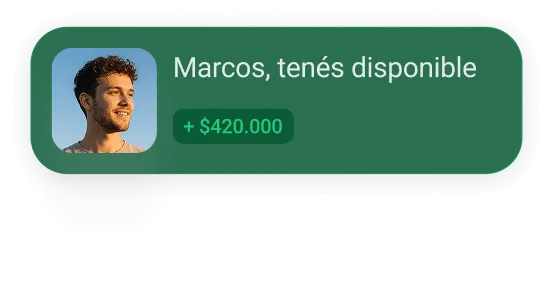 Retrato de un hombre joven sonriente junto al texto que dice 'Marcos, tenés disponible + $420.000' en un fondo verde.