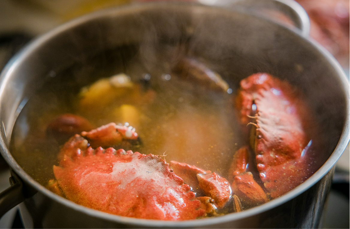 Steaming crab in a seafood boil at Mama's Soul Food