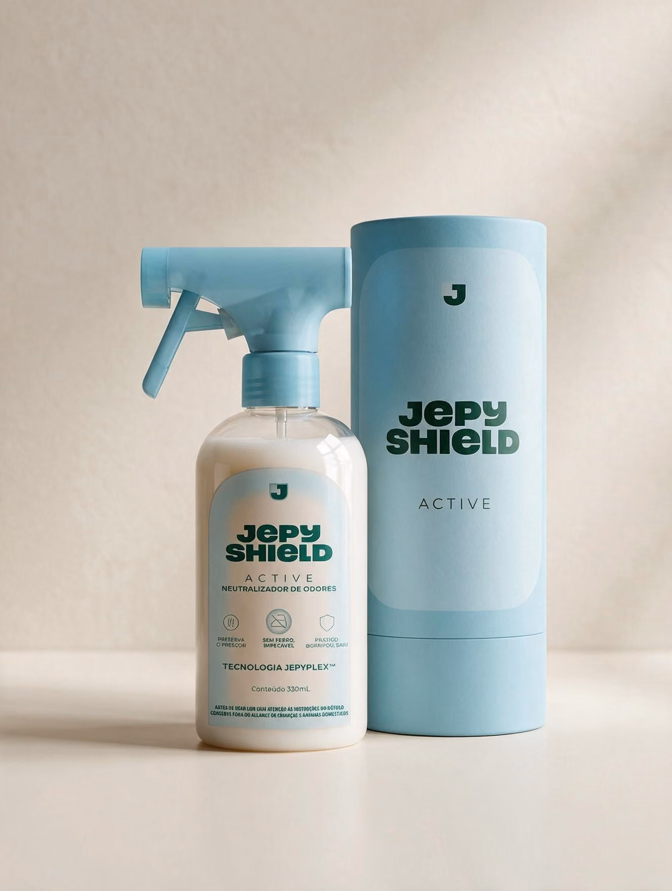 Frasco borrifador com líquido e embalagem cilíndrica da marca Jepy Shield Active, neutralizador de odores com tecnologia Jepylex, em fundo neutro.