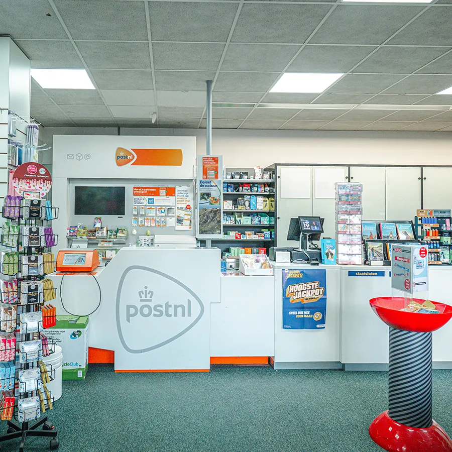 PostNL servicepunt en kassa bij Cigo in Winkelcentrum Hasselo Hengelo met Staatsloten en cadeauartikelen