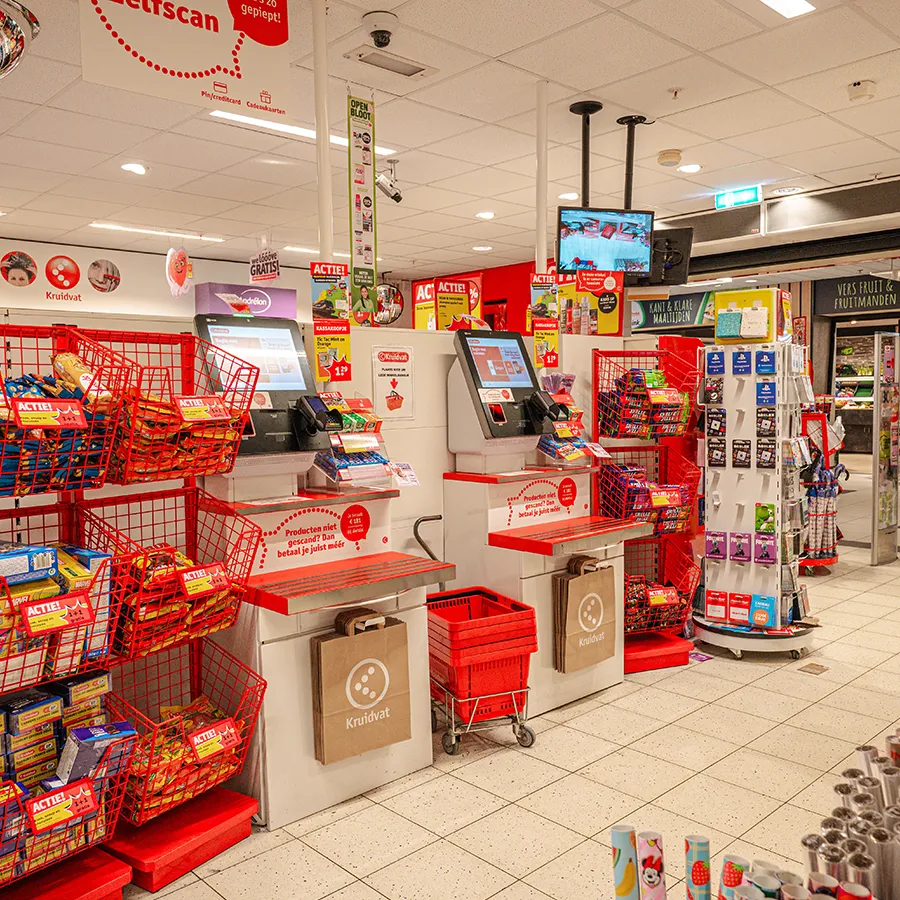 Zelfscan kassa’s in Kruidvat Winkelcentrum Hasselo met winkelmandjes en aanbiedingen