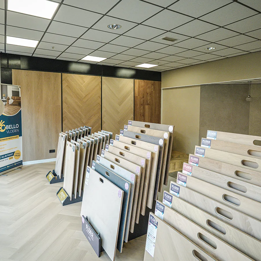 Overzicht van vloerpanelen en stalen bij Picobello Vloeren in Winkelcentrum Hasselo