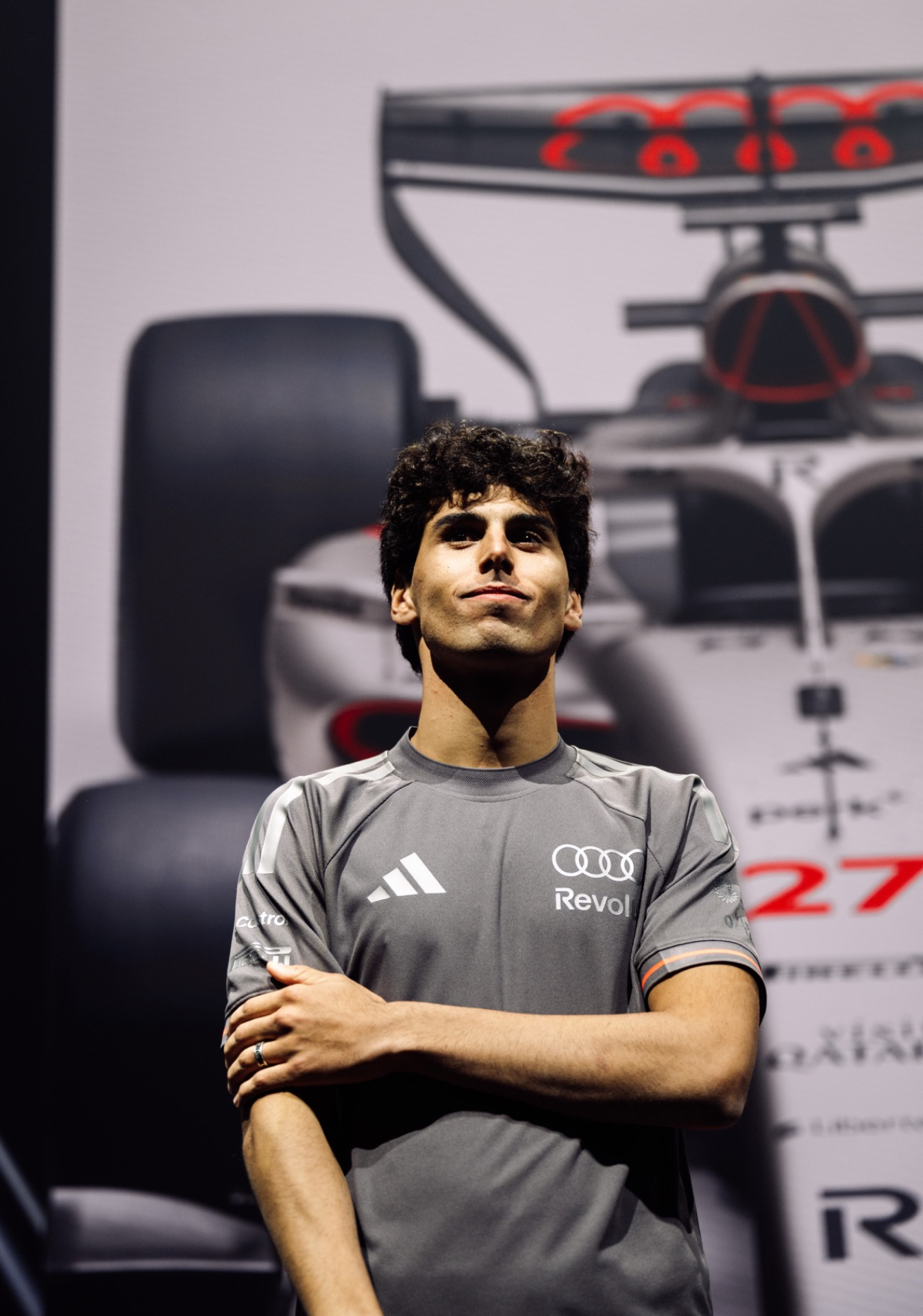 Fahrer des Audi Revolut F1 Teams auf der Bühne beim Team Launch