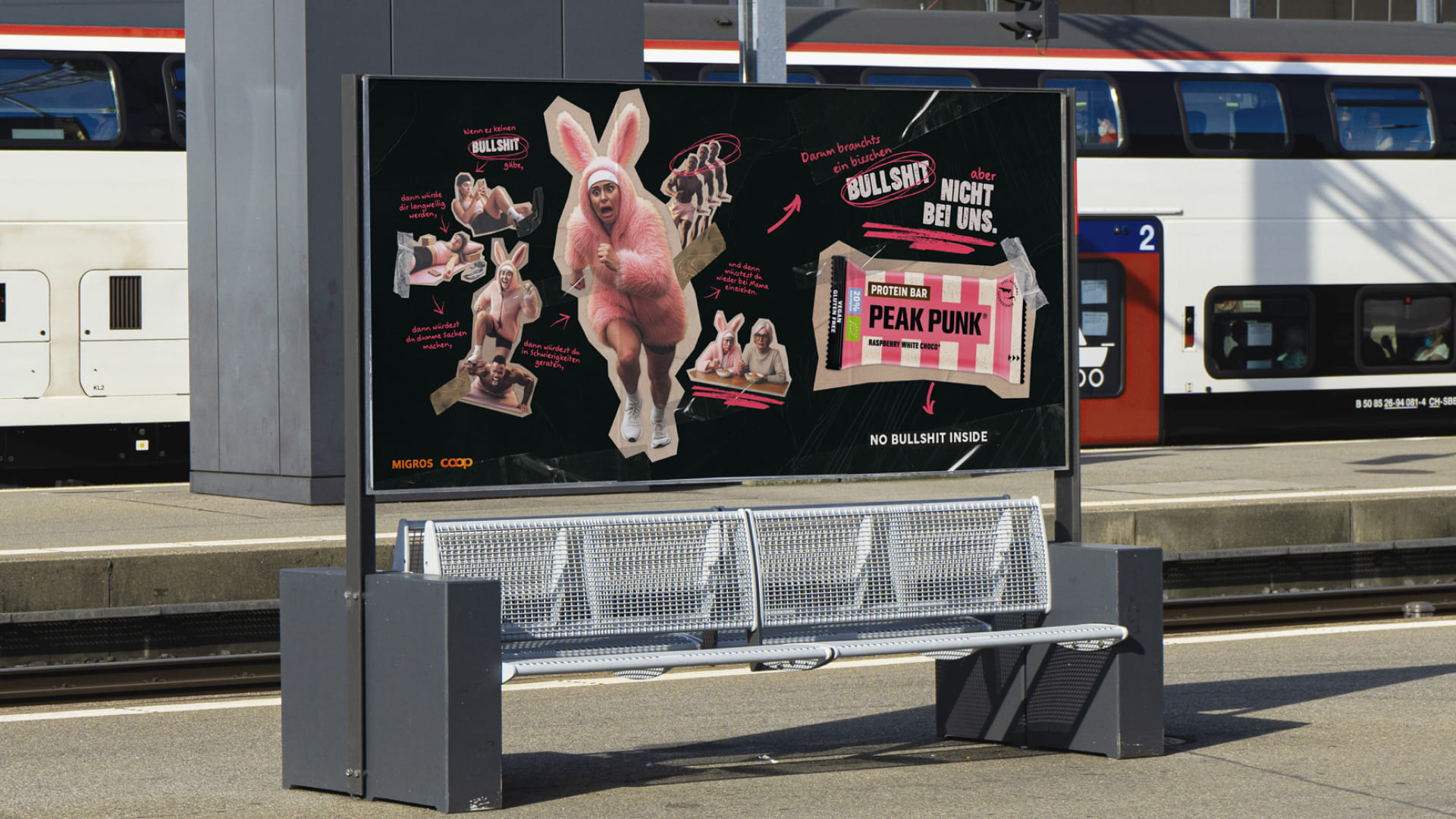 Peak Punk Sujet als DOOH-Screen an einer Haltestelle