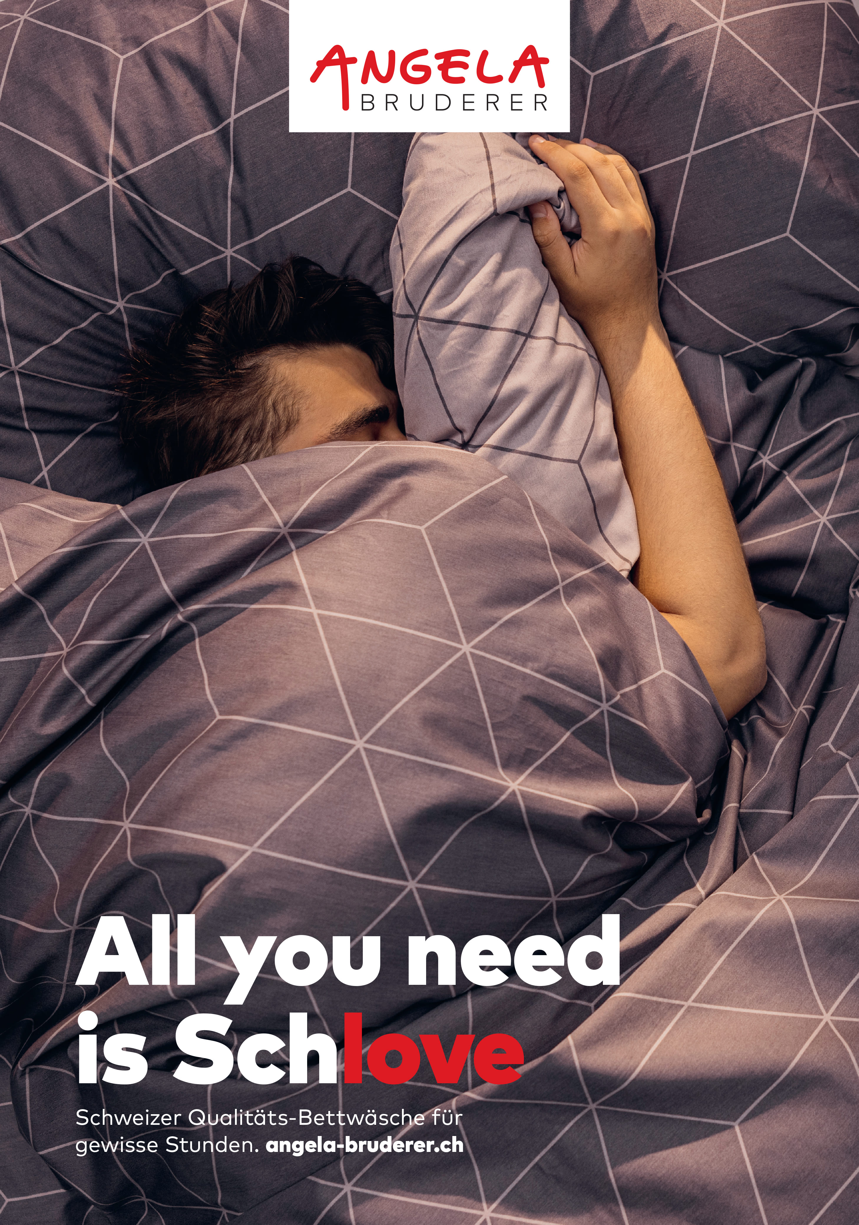 Angela Bruderer Sujet «All you need is Schlove» – Person unter grauer Bettwäsche