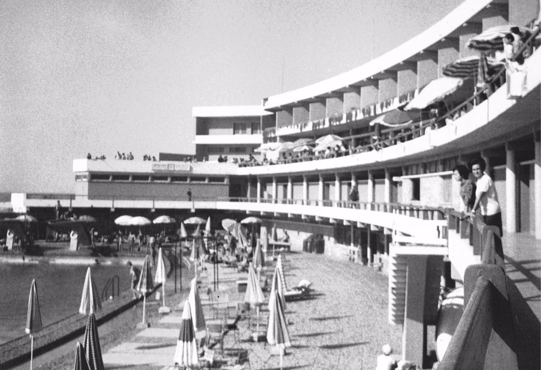 Historic view of Arribas hotel, 1994