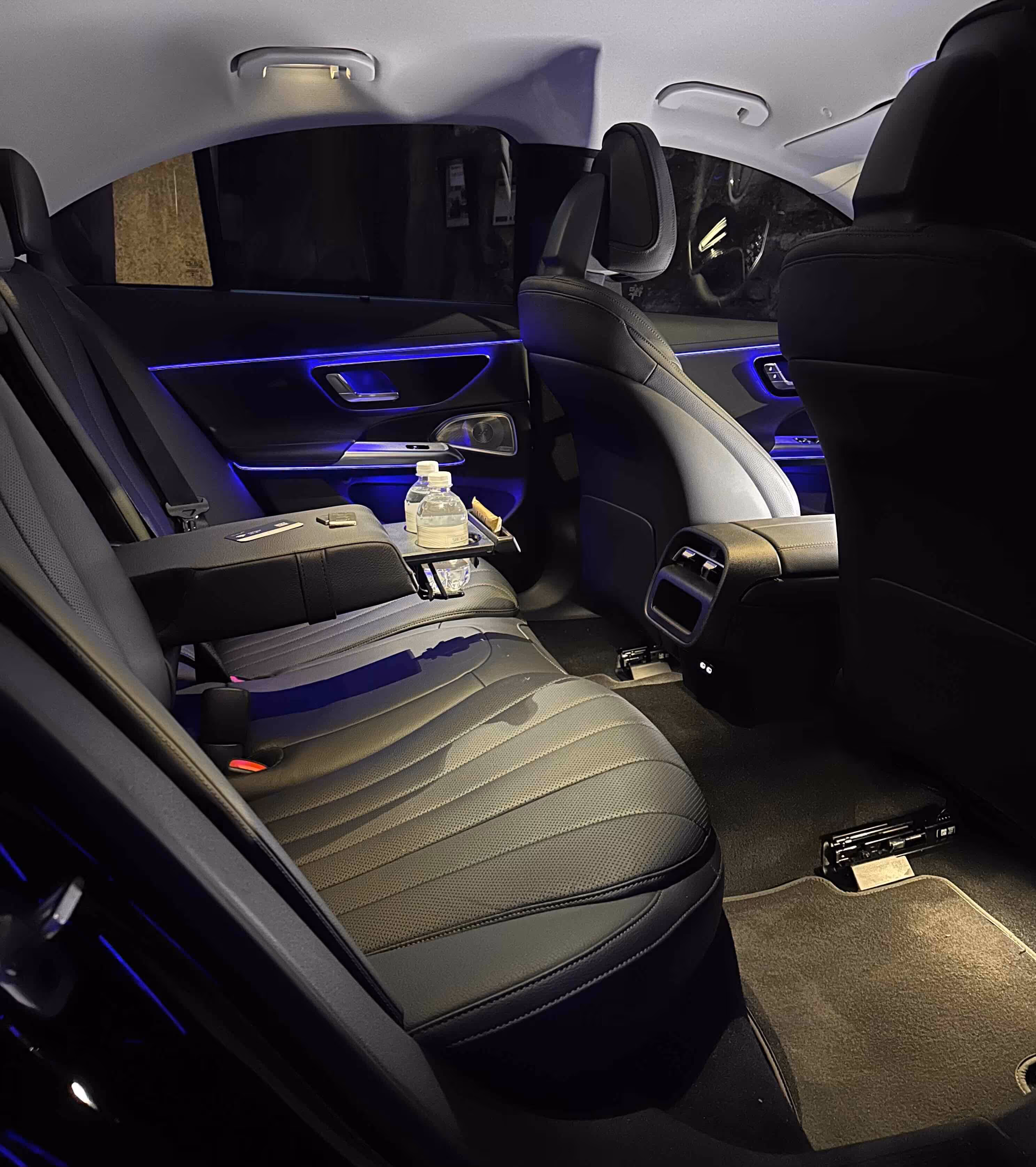 moveolux-mercedes-e-class-rear-cabin-seats