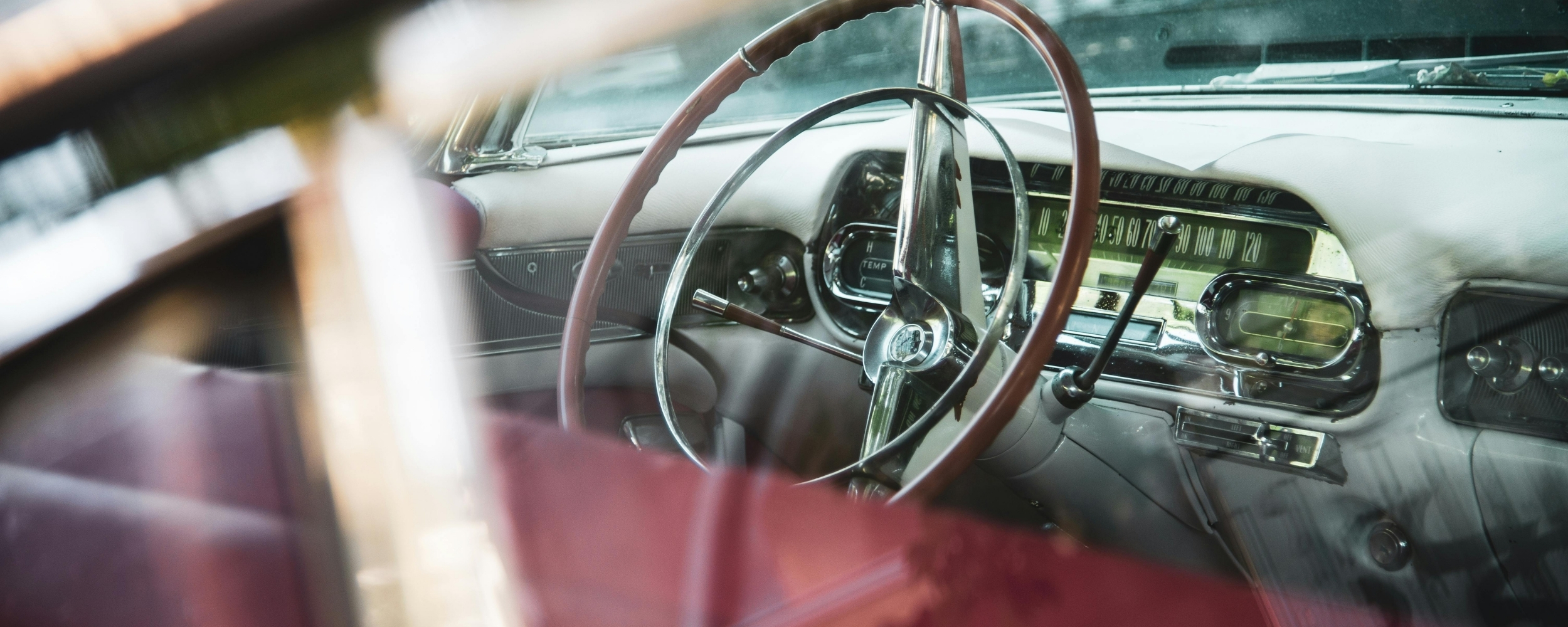 Moveolux Vintage Car Rental