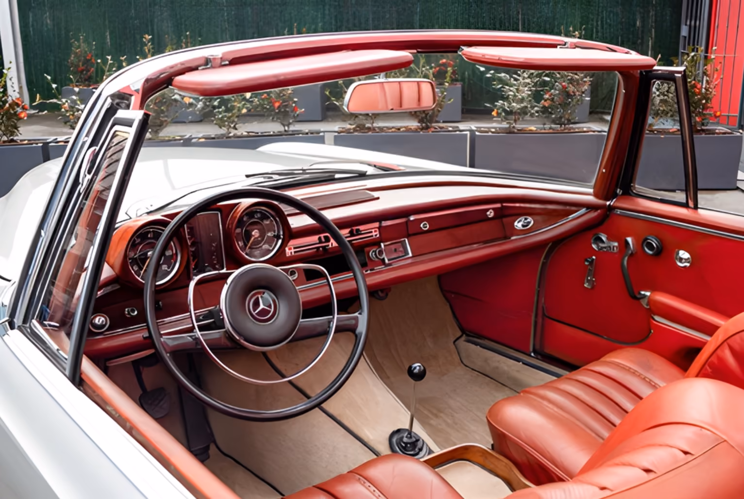 Red leather interior of the Mercedes-Benz 220 SE Cabriolet with classic prestige and generous elegance