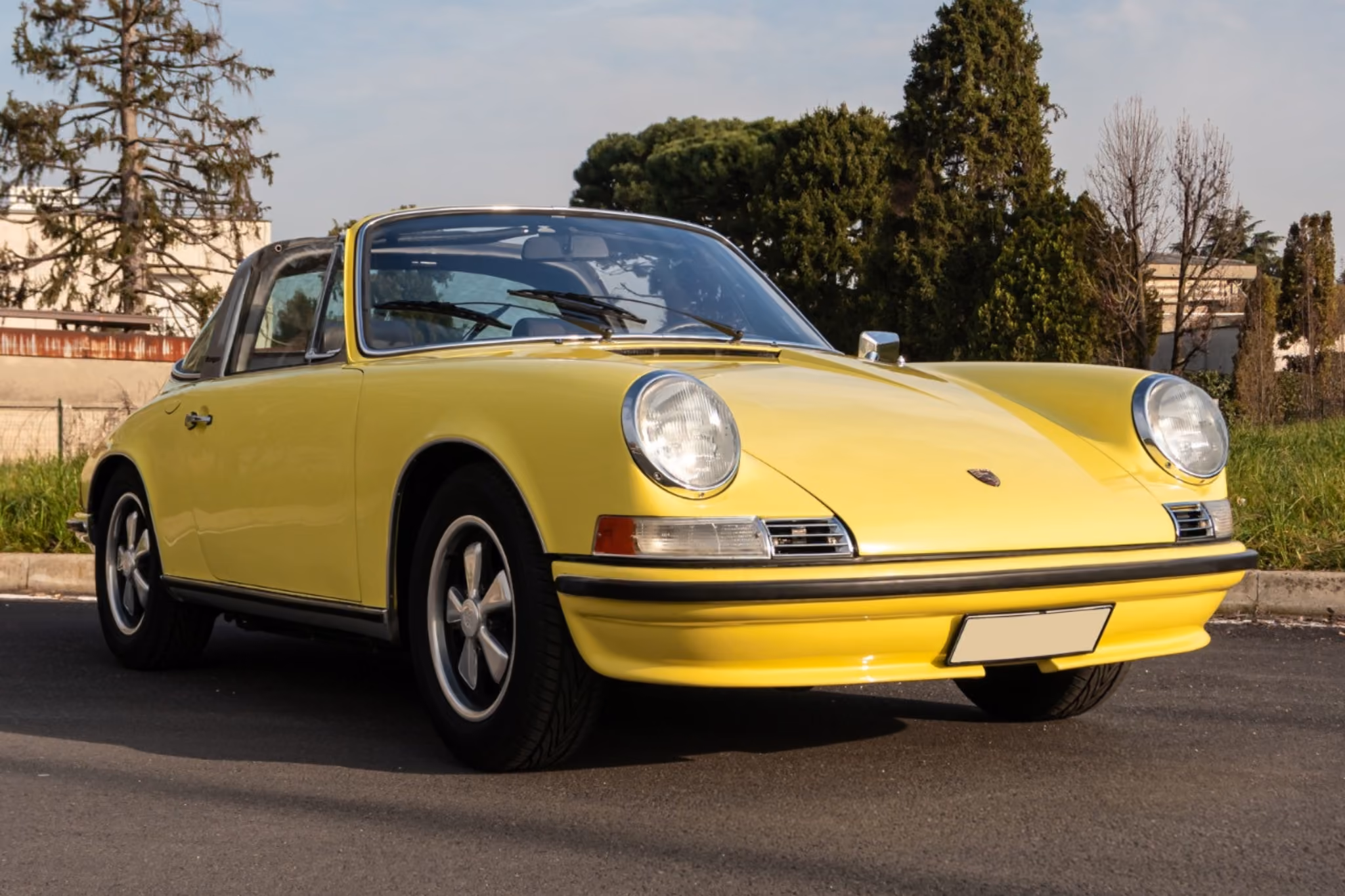 Yellow Porsche 911 S Classic front exterior view for vintage sports car rental