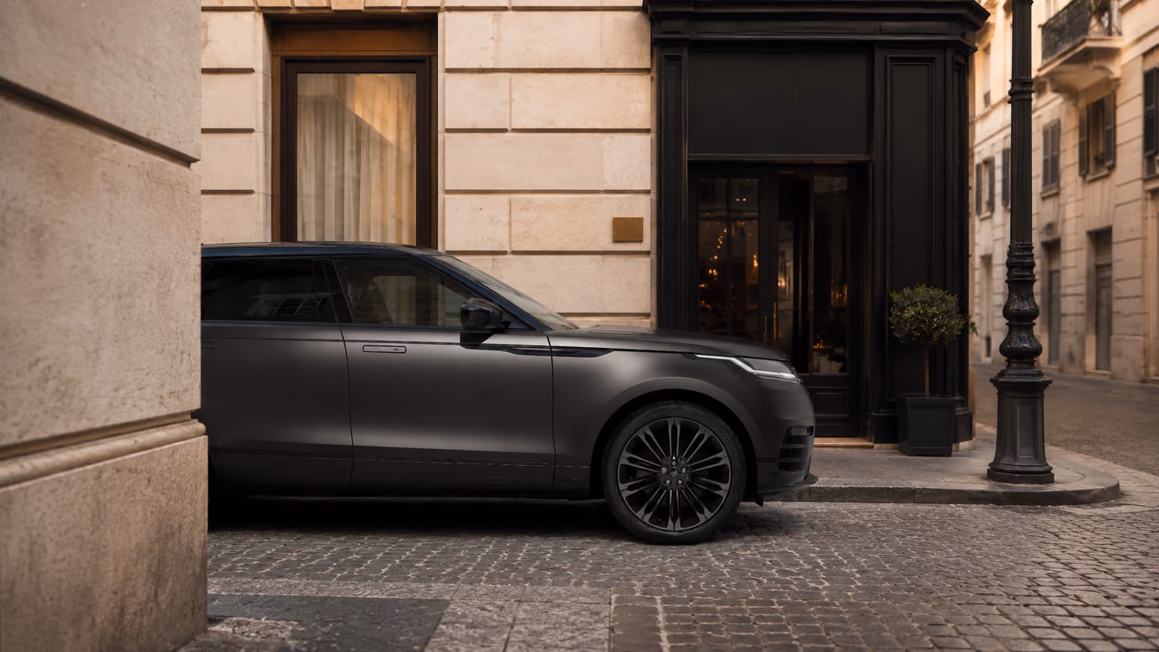 City side exterior view of the Range Rover Performance SUV for premium self-drive travel