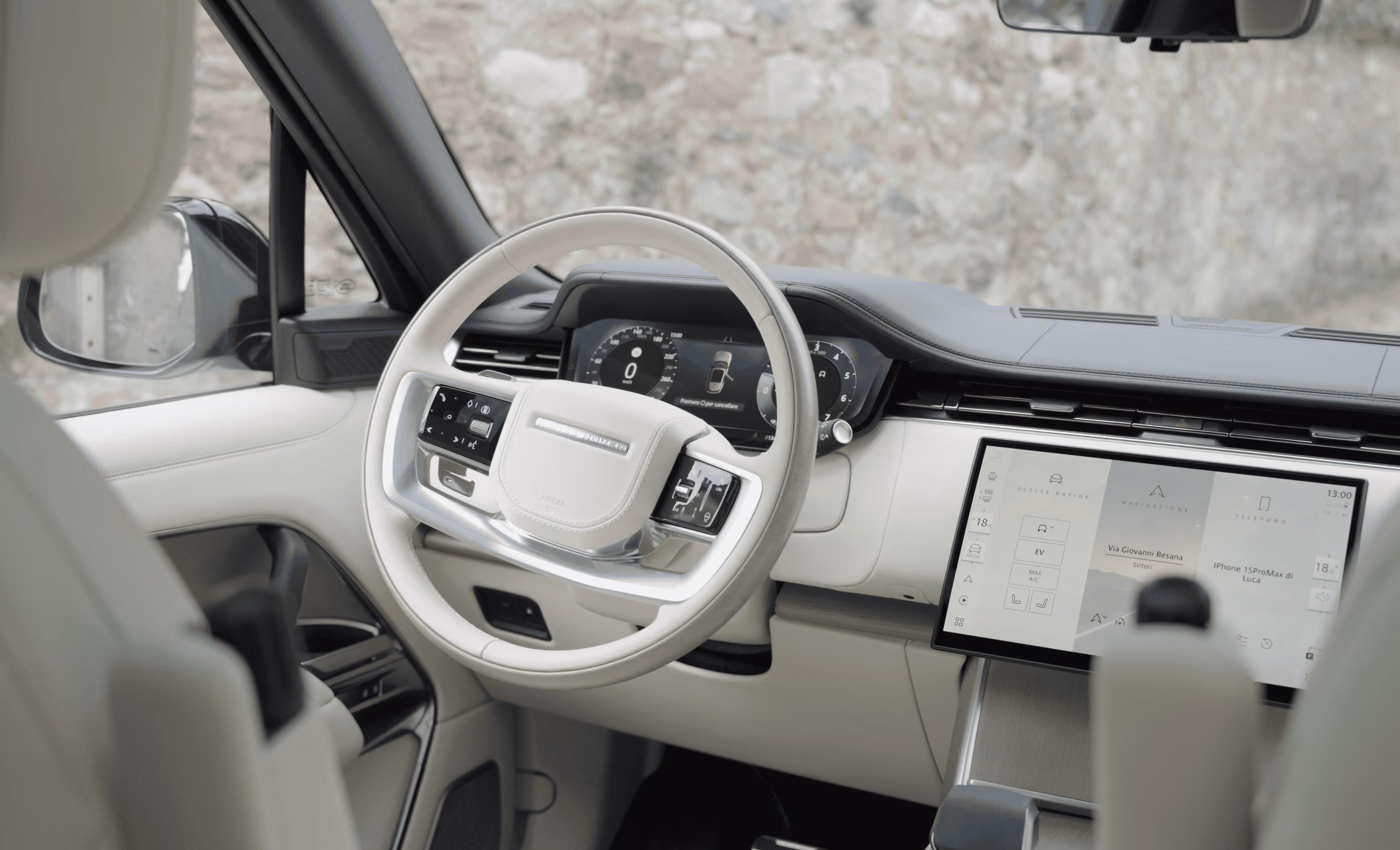 Cockpit and dashboard of the Range Rover Autobiography for premium chauffeured travel