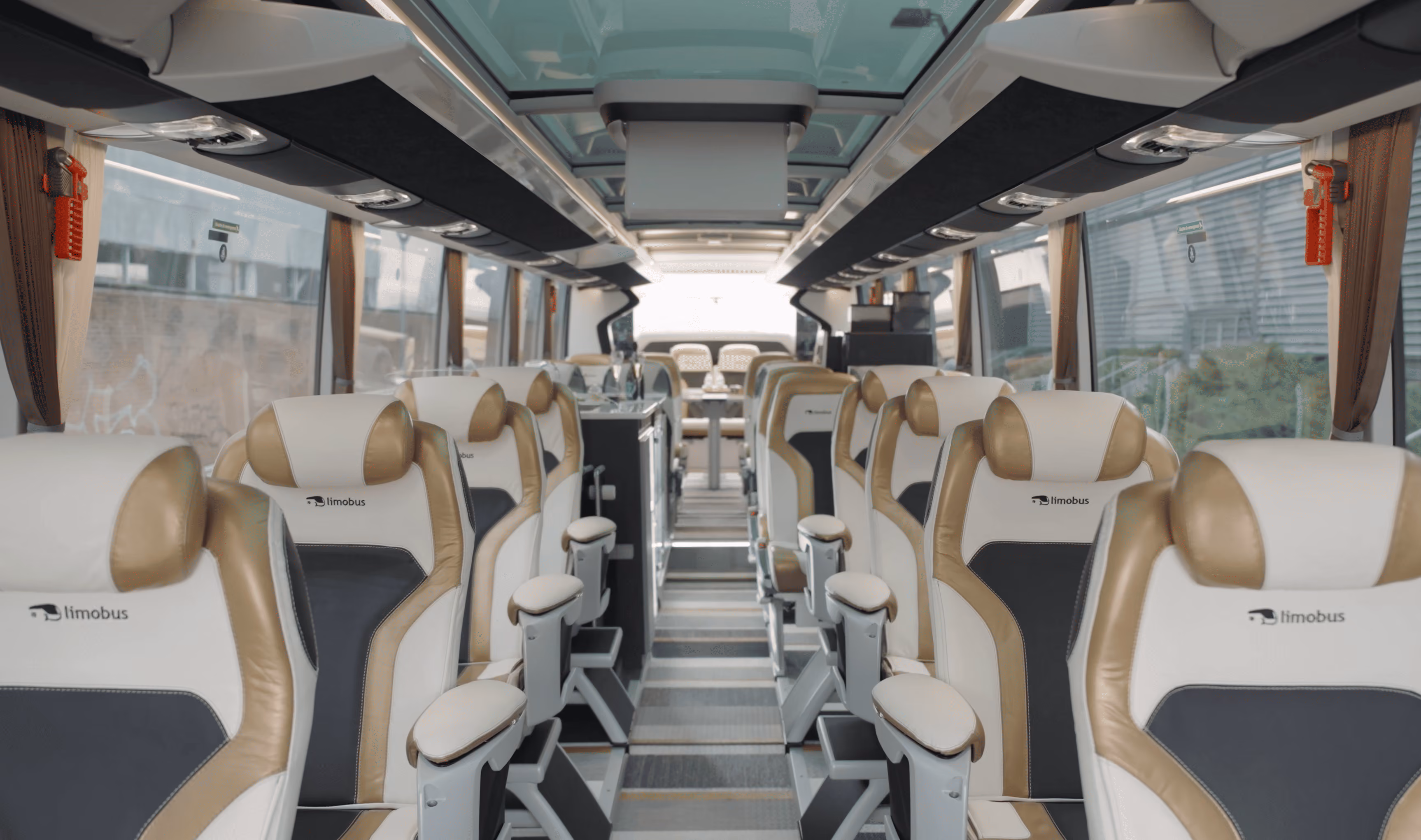 Seat and table service inside the Moveolux Limobus Individuals 28 for lounge-style group travel