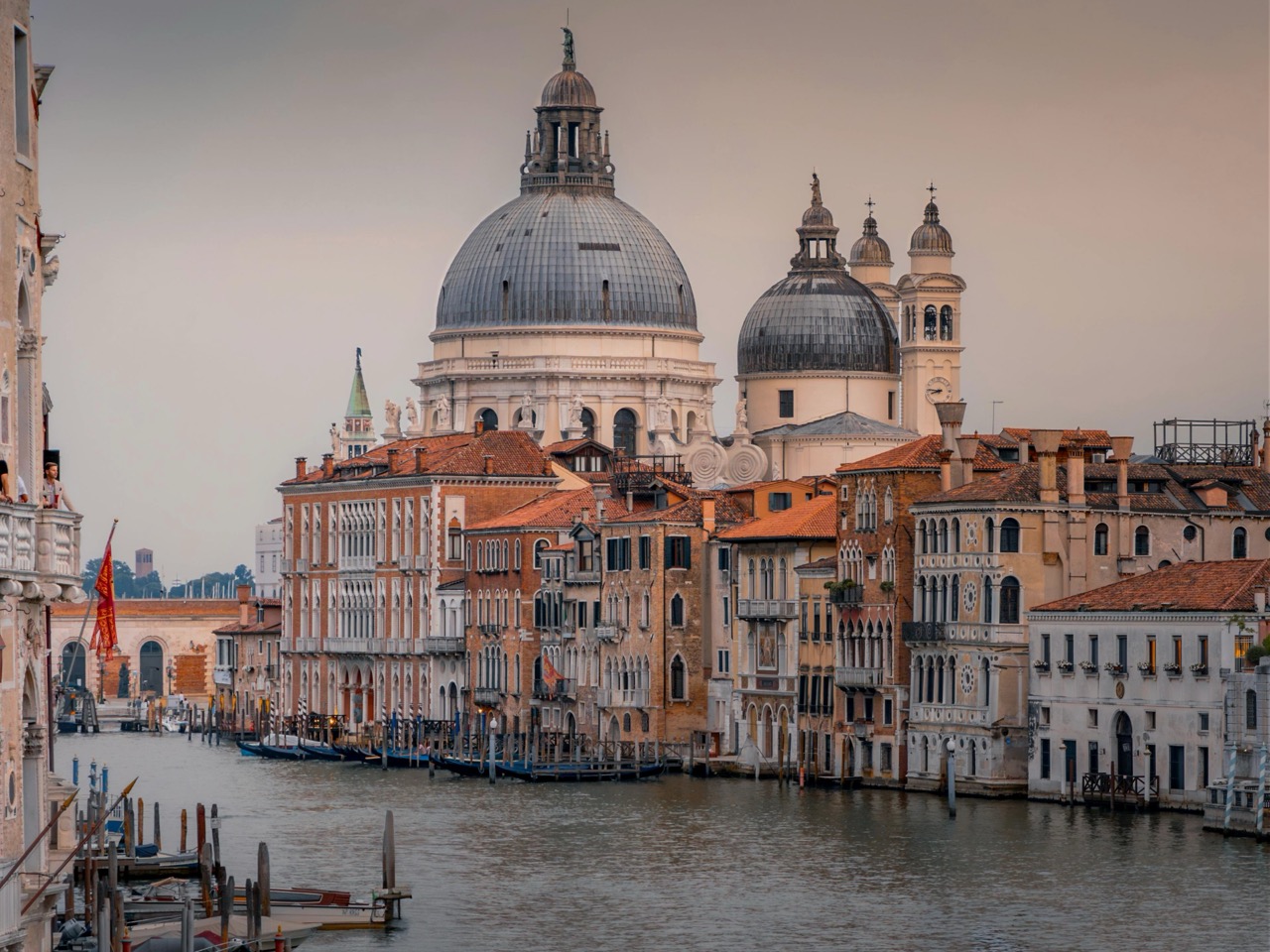 Grand Canal and Santa Maria della Salute basilica in Venice, Moveolux luxury chauffeur service in Venice