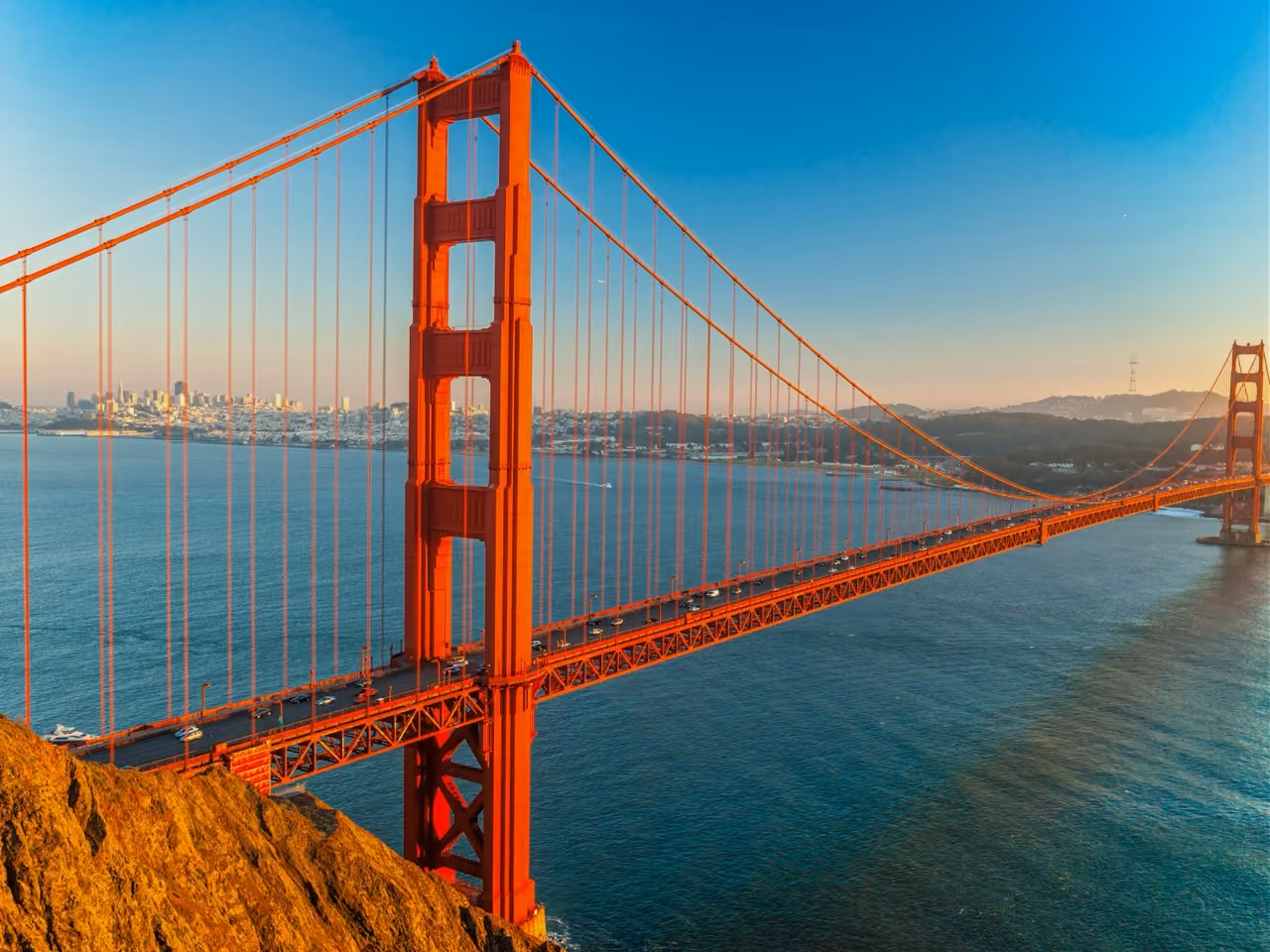 Golden Gate Bridge at sunset, Moveolux luxury chauffeur service in San Francisco