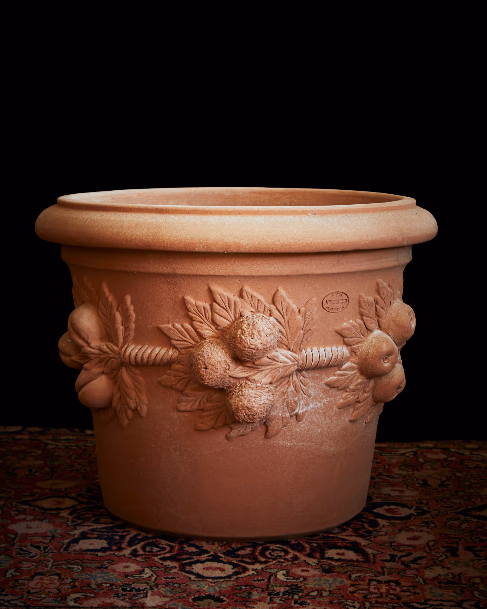 Featuring exceptional high-relief clusters of lemons, plums, and pears, the Vaso Frutta marries abundant naturalism with raw Impruneta clay.