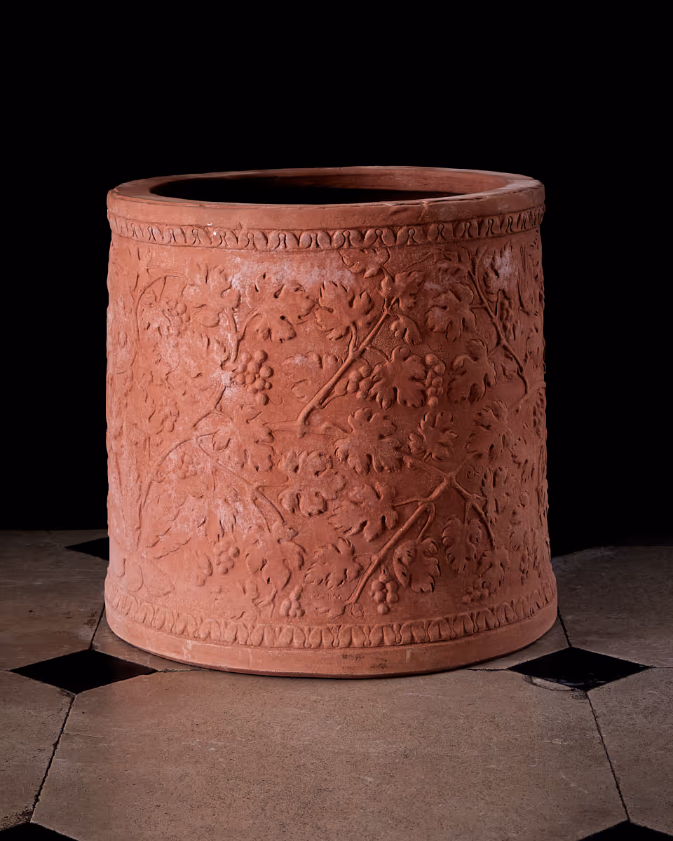 Portraying a continuous frieze of intricate Romanesque vines, the Cilindro Romanico balances botanical mastery with the strength of Impruneta clay.
