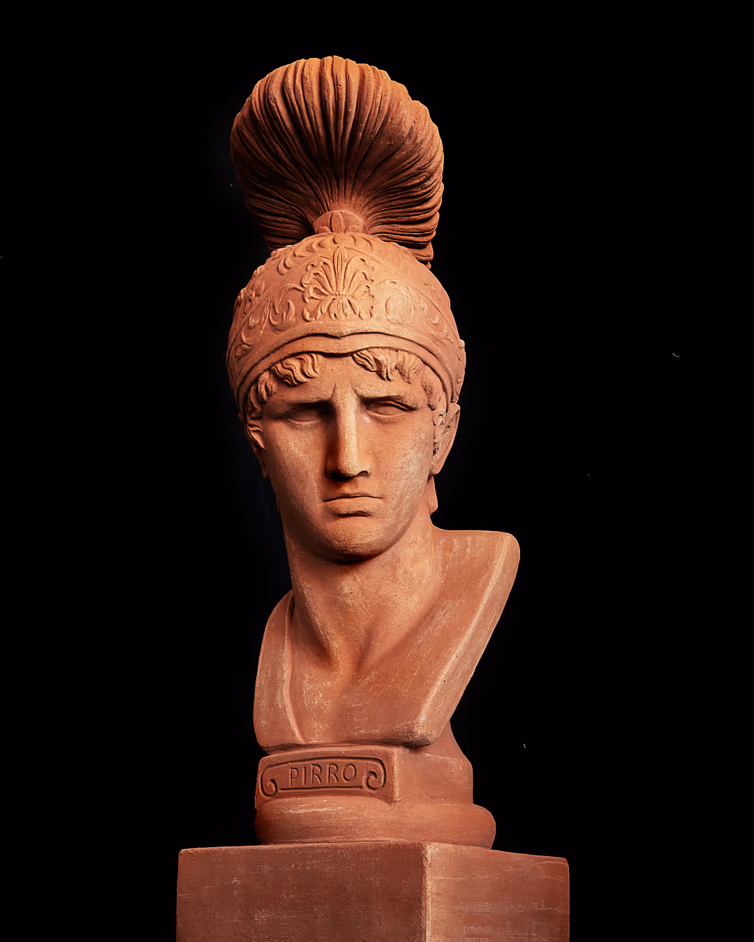 Portraying the brilliant Hellenistic tactician King Pyrrhus, the Pirro bust balances military grandeur with the strength of Impruneta clay.