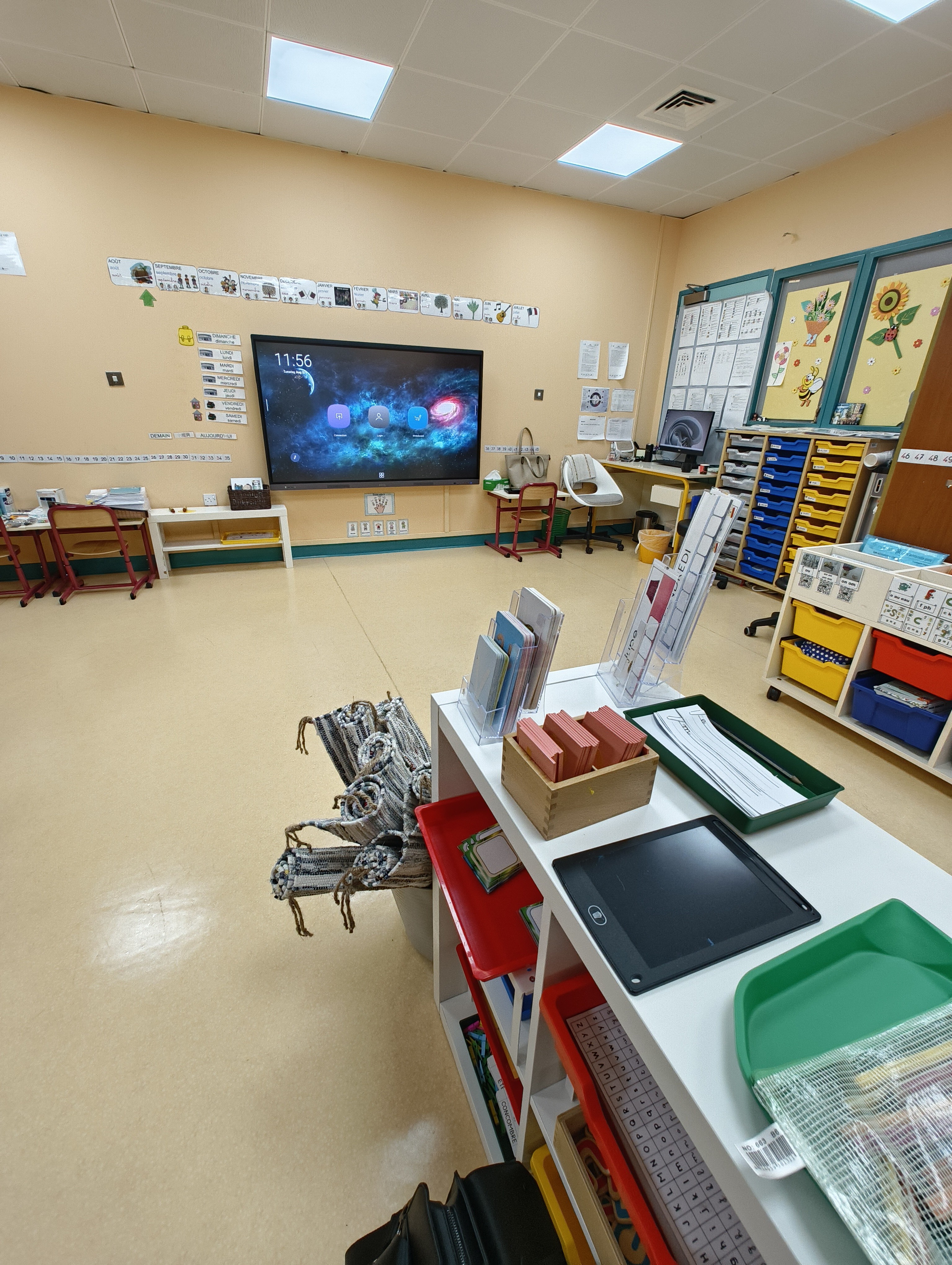 Interactive classroom display screen installed by Technobriq
